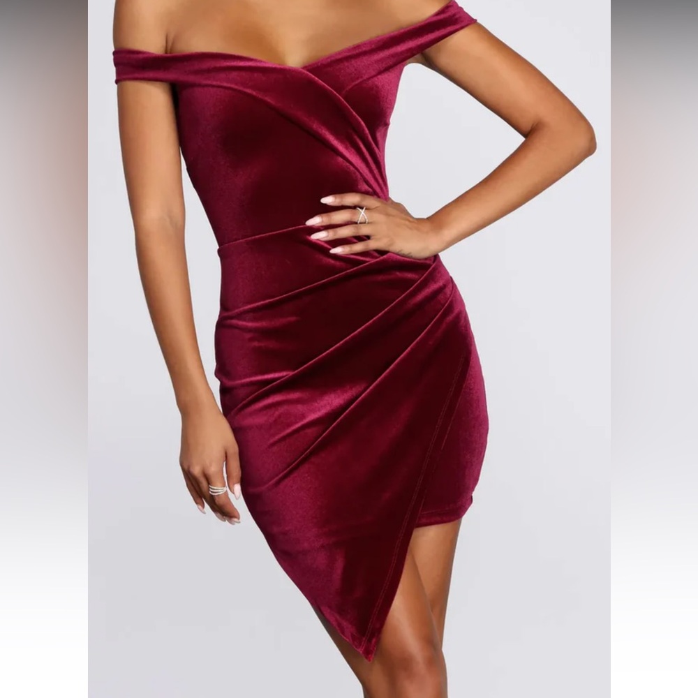 Windsor Red Asymmetrical Off-Shoulder Cocktail Dress